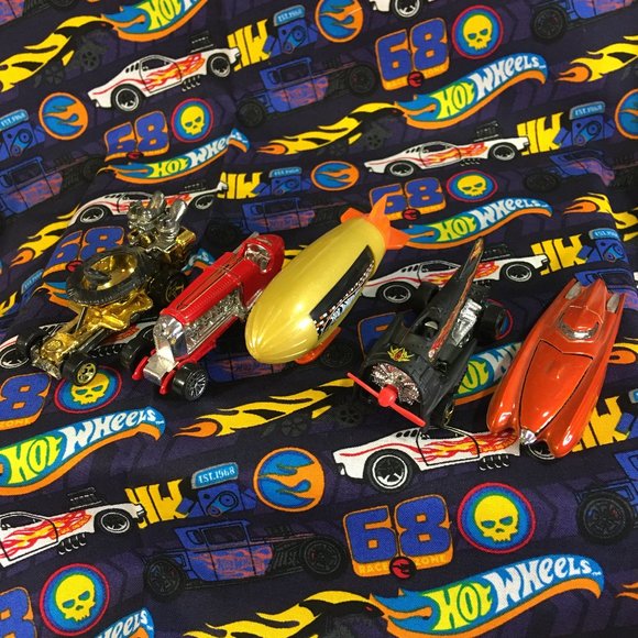 Hot Wheels 1:64 Scale Die Cast Cars The Odd Ones - Picture 1 of 6